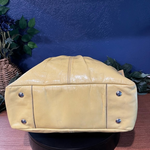 Coach Gallery East West yellow patent leather pleated tote - Picture 4 of 9